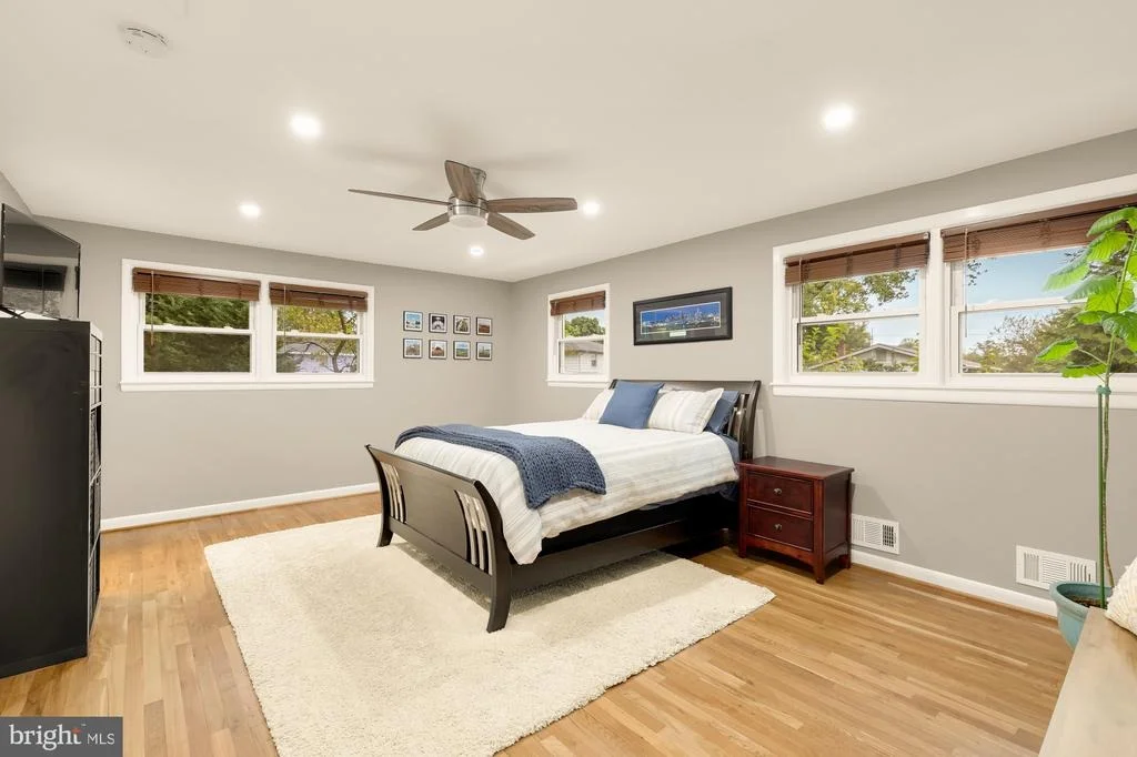 Photo of 1024 DEVERE DRIVE