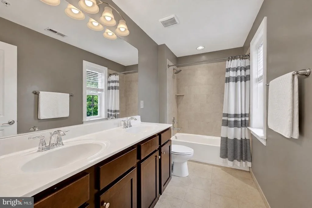 Photo of 7510 LEAFY TREE LANE