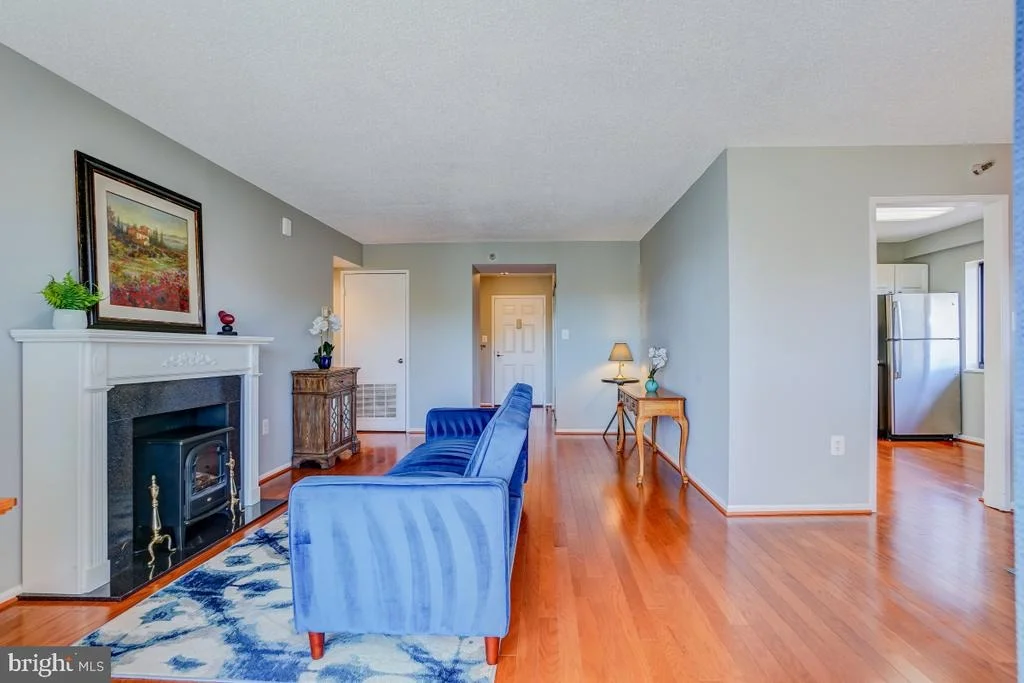 Photo of Unit 1625 at 15101 INTERLACHEN DRIVE