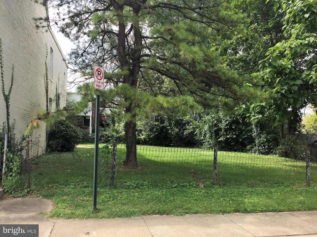 Photo of 243 CENTER STREET