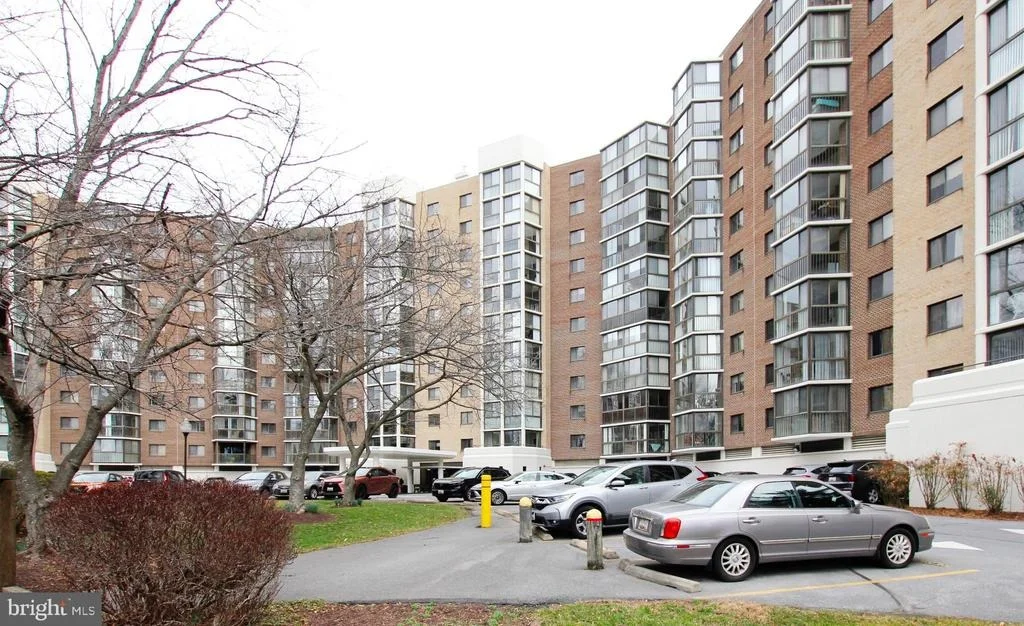 Photo of Unit 2621 at 15107 INTERLACHEN DRIVE