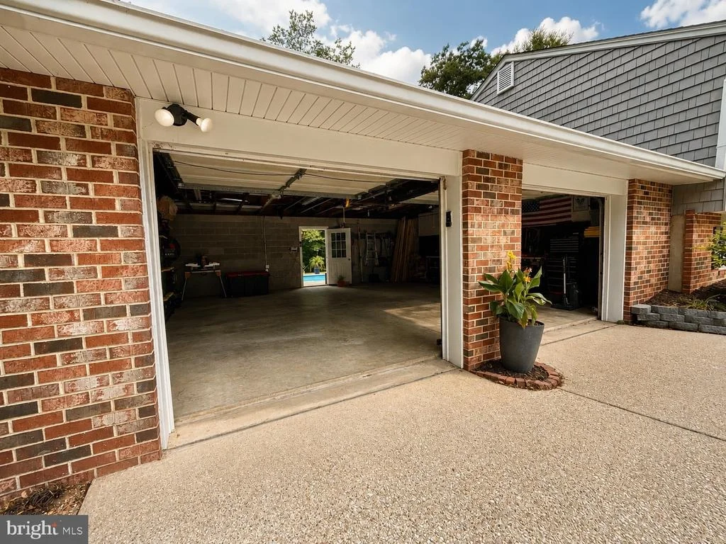 Photo of 2190 HALLMARK COURT
