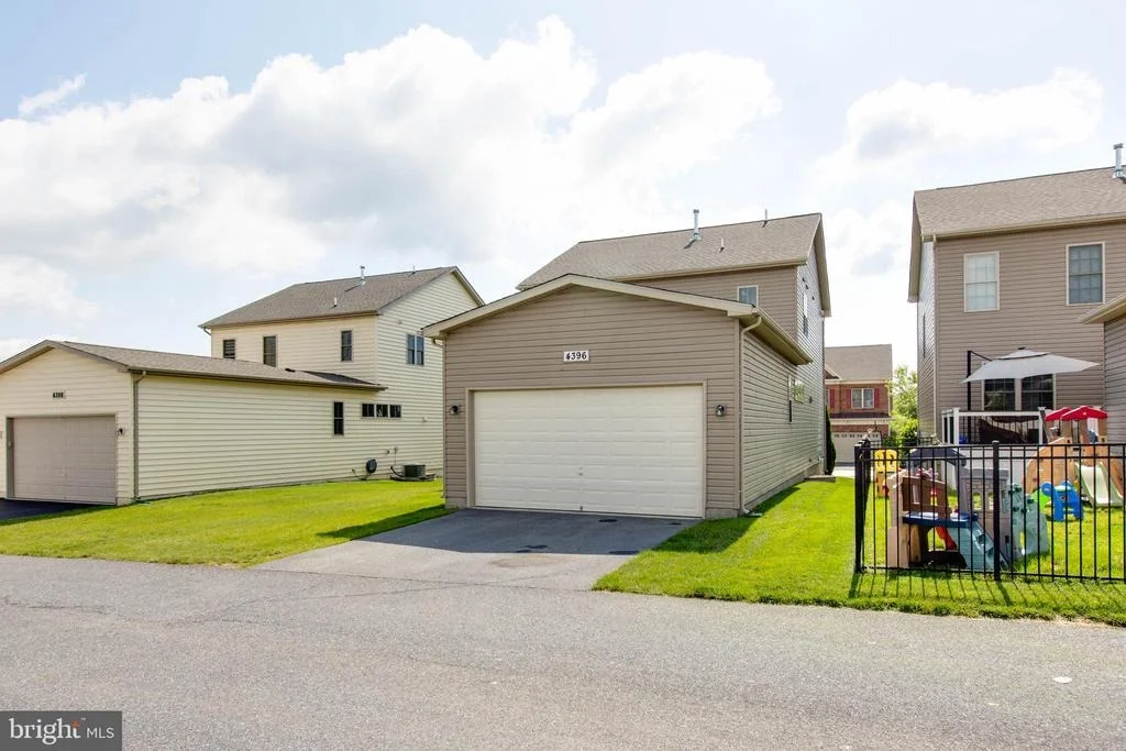 Photo of 4396 SHAMROCK DRIVE