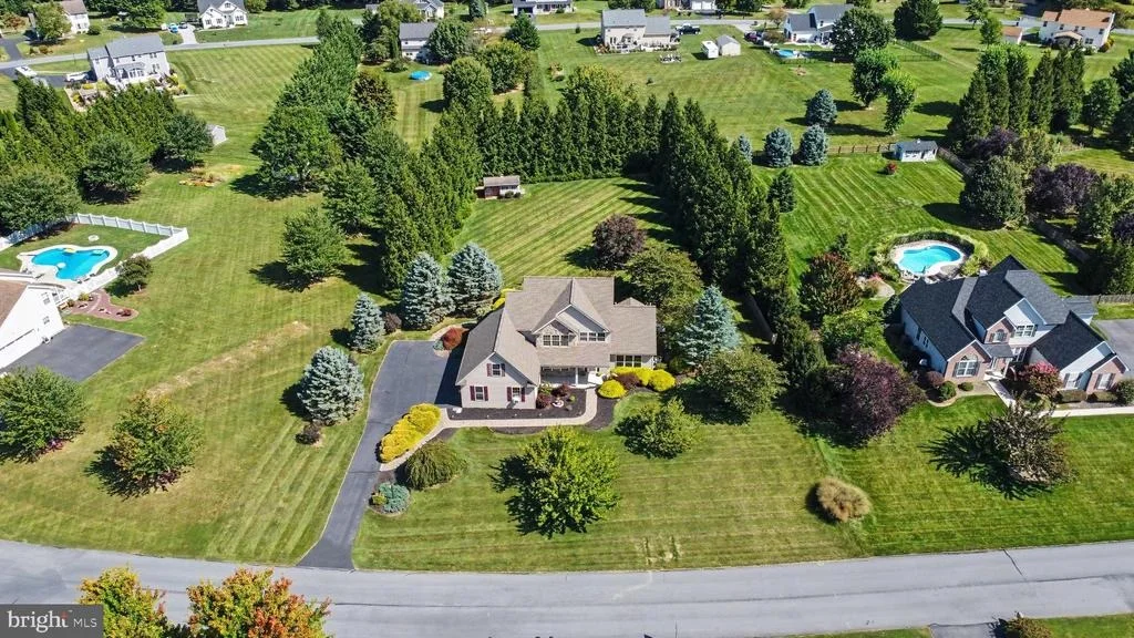 Photo of 12 E SUMMIT DRIVE