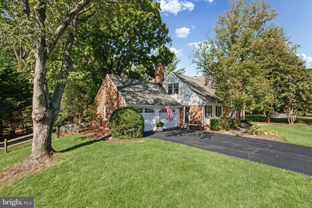 Photo of 9813 BROOKFORD ROAD