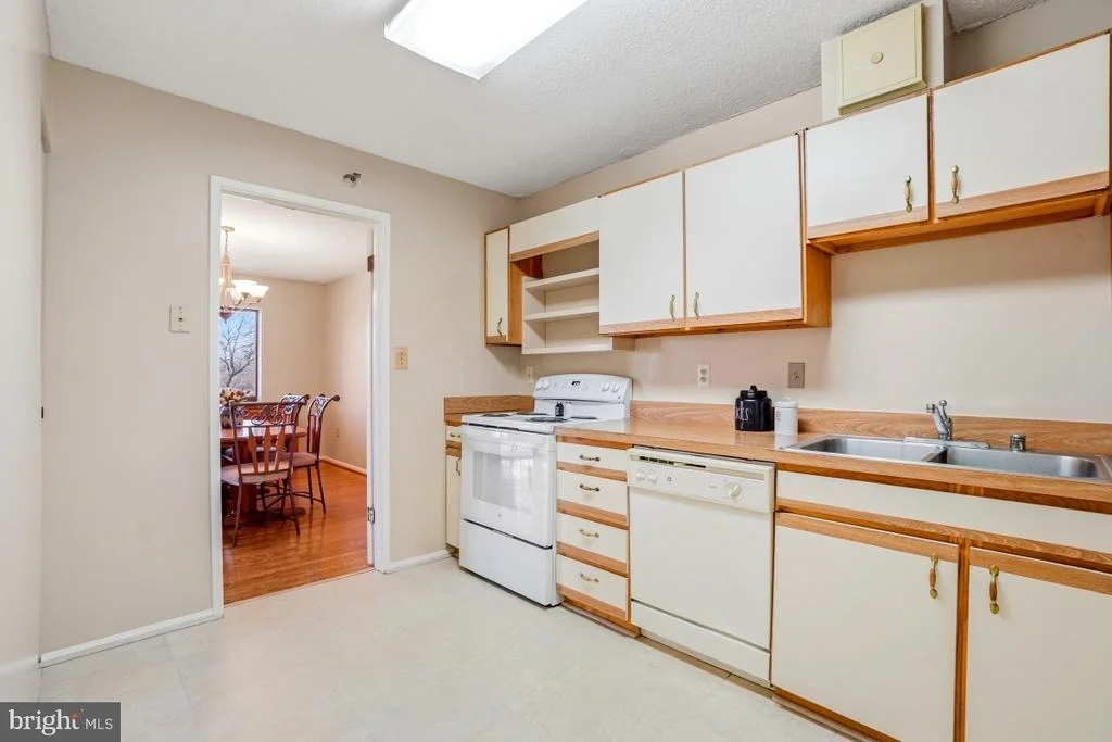 Photo of Unit 2716 at 15107 INTERLACHEN DRIVE