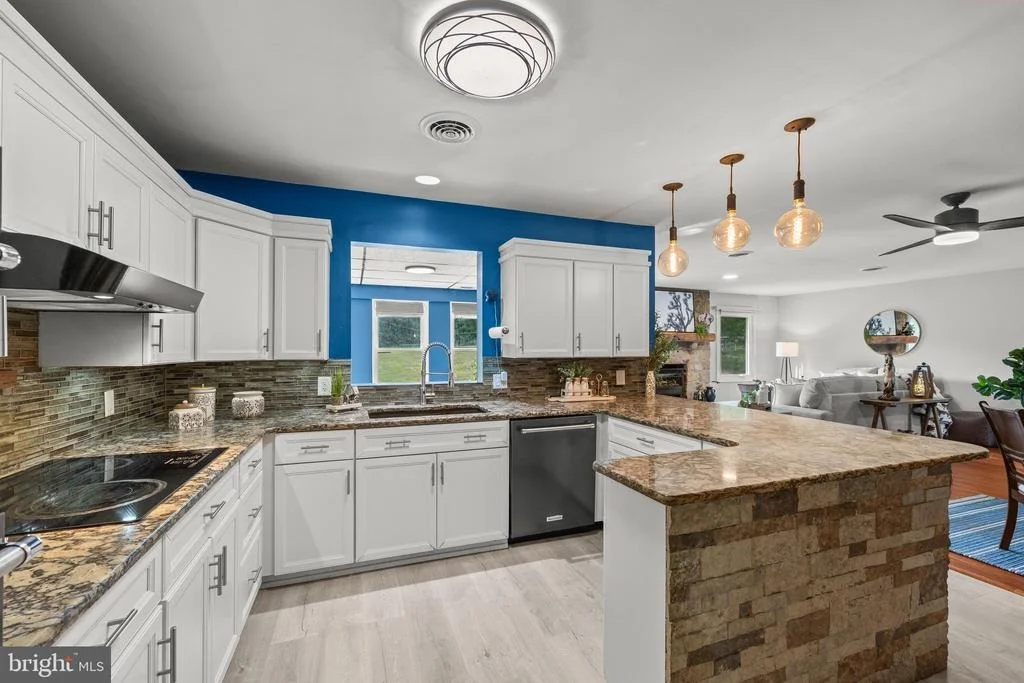 Photo of 223 PINEVIEW DRIVE
