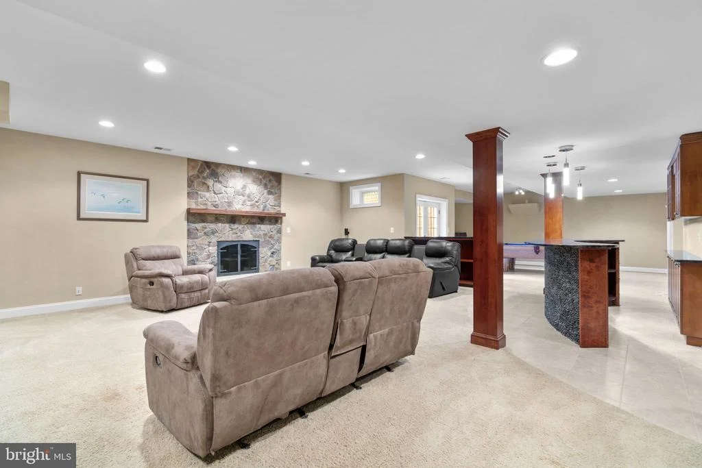 Photo of 370 EAGLE HILL ROAD