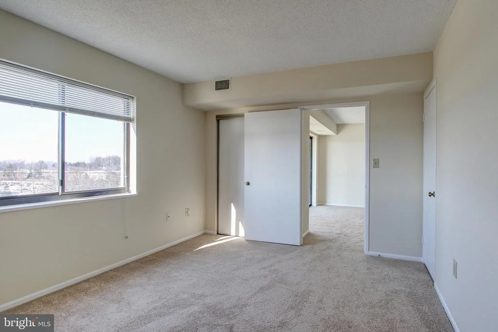 Photo of Unit 1908 at 15101 INTERLACHEN DRIVE