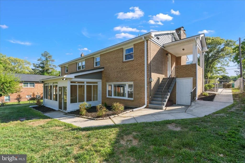 Photo of 6810 SURRATTS ROAD