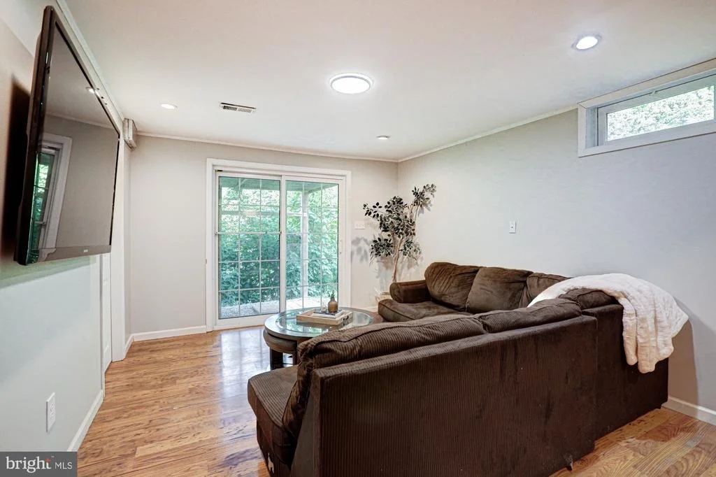 Photo of 119 N MEADOW DRIVE
