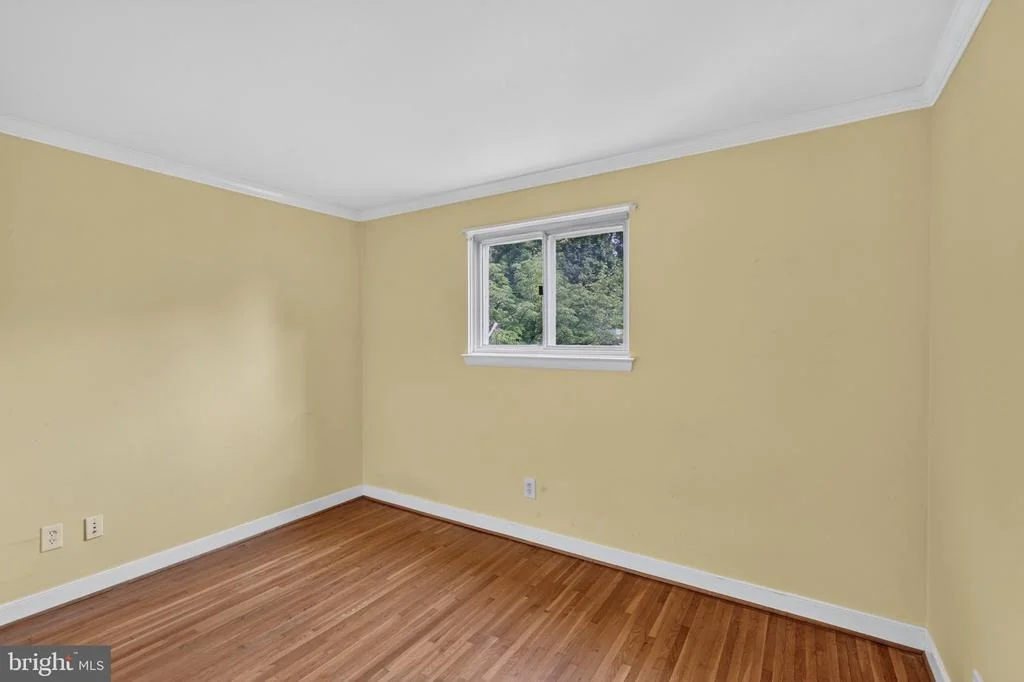 Photo of 5624 QUEENSBERRY AVENUE