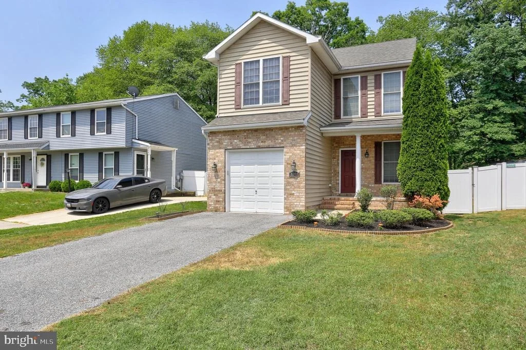 Photo of 8218 LEXINGTON DRIVE