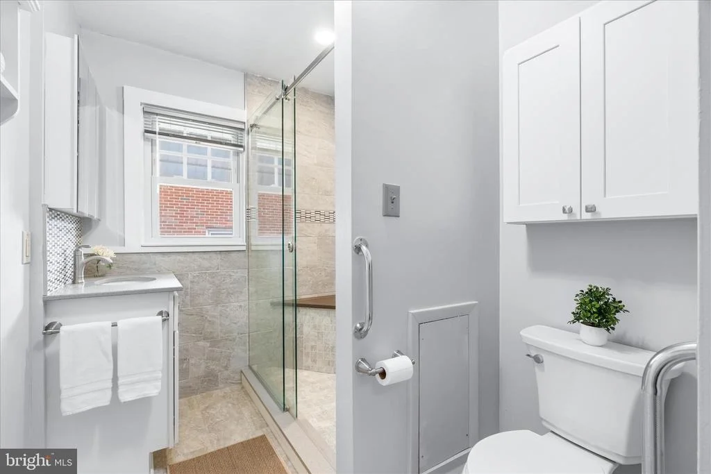 Photo of 6 E 13TH STREET
