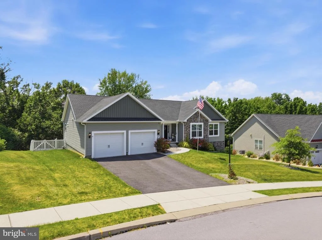 Photo of 43 HUNTMASTER DRIVE