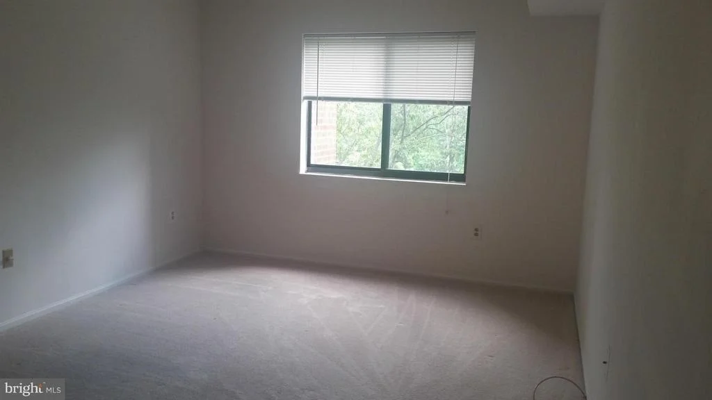 Photo of Unit 2816 at 15107 INTERLACHEN DRIVE