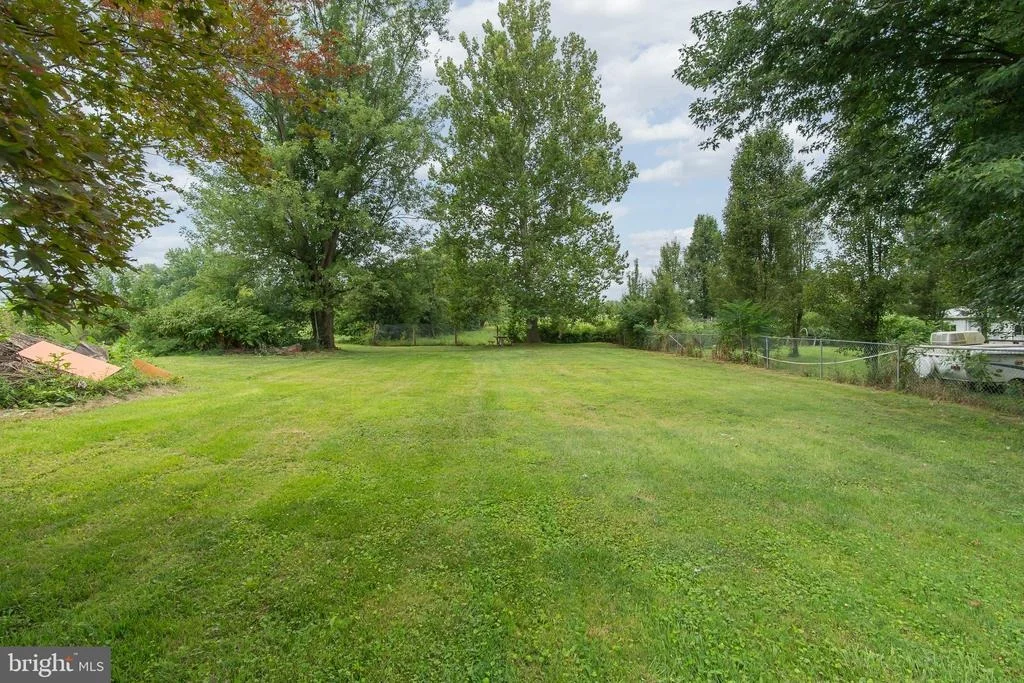Photo of 6047 MIDDLEBURG ROAD