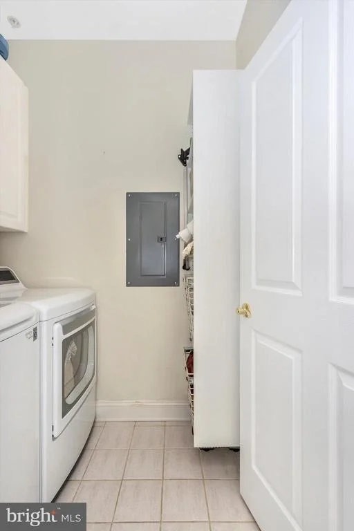 Photo of Unit 415 at 2500 WATERSIDE DRIVE