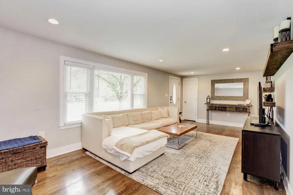 Photo of 6209 BROOKLYN BRIDGE ROAD