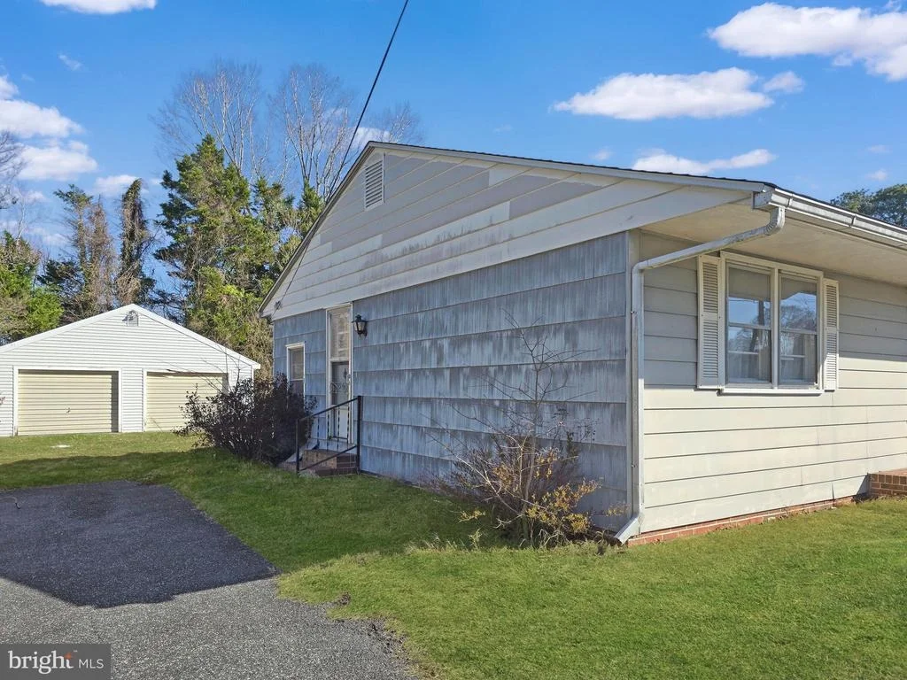 Photo of 105 LAKEVIEW DRIVE
