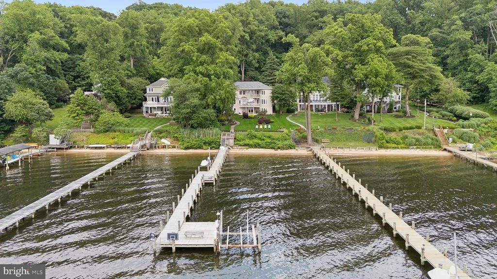 Photo of 922 OLD COUNTY ROAD
