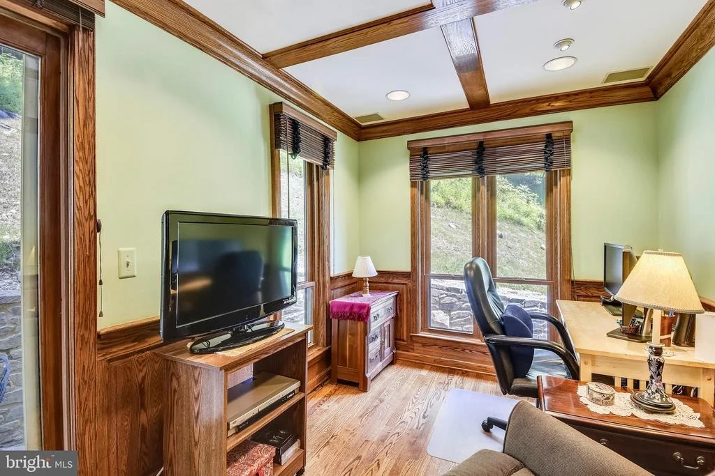 Photo of 9919 MACARTHUR BOULEVARD