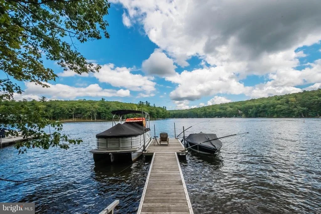 Photo of 495 WHITE OAK DRIVE