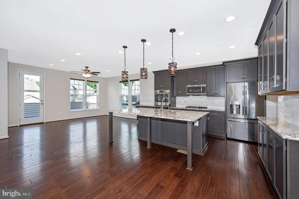 Photo of 8420 CLIFFVIEW LANE