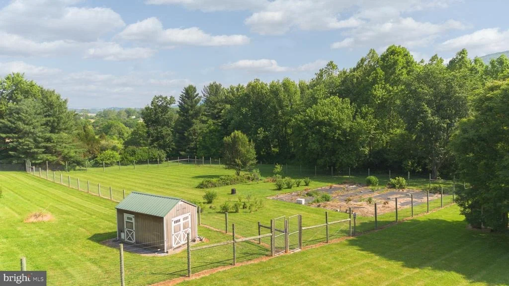 Photo of 8613 HOLLOW ROAD