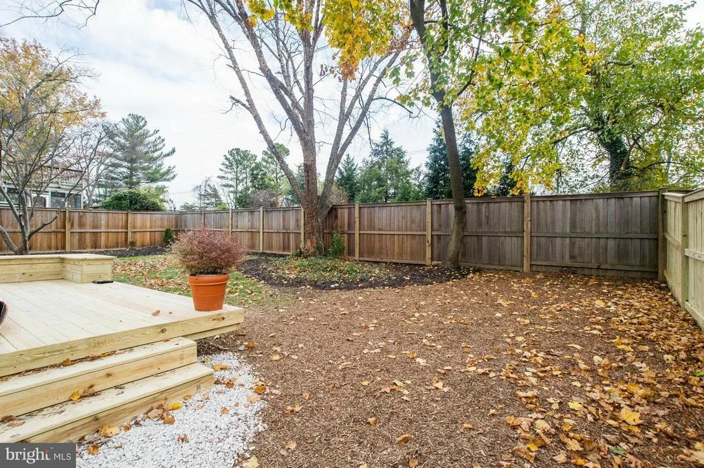 Photo of 9905 SUTHERLAND ROAD