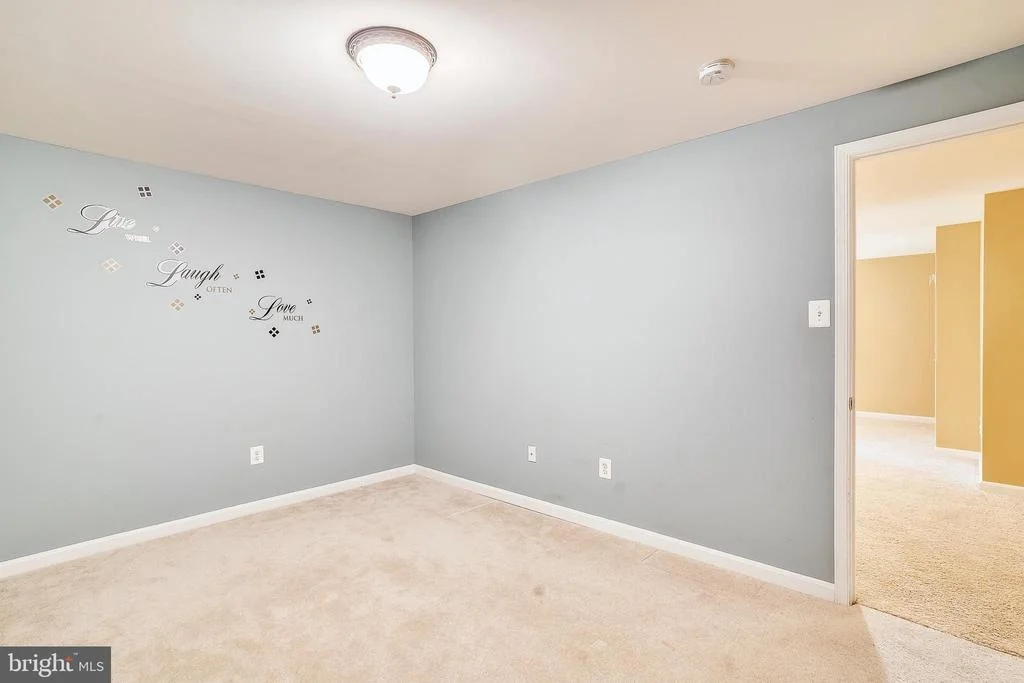 Photo of 2240 W GREENLEAF DRIVE