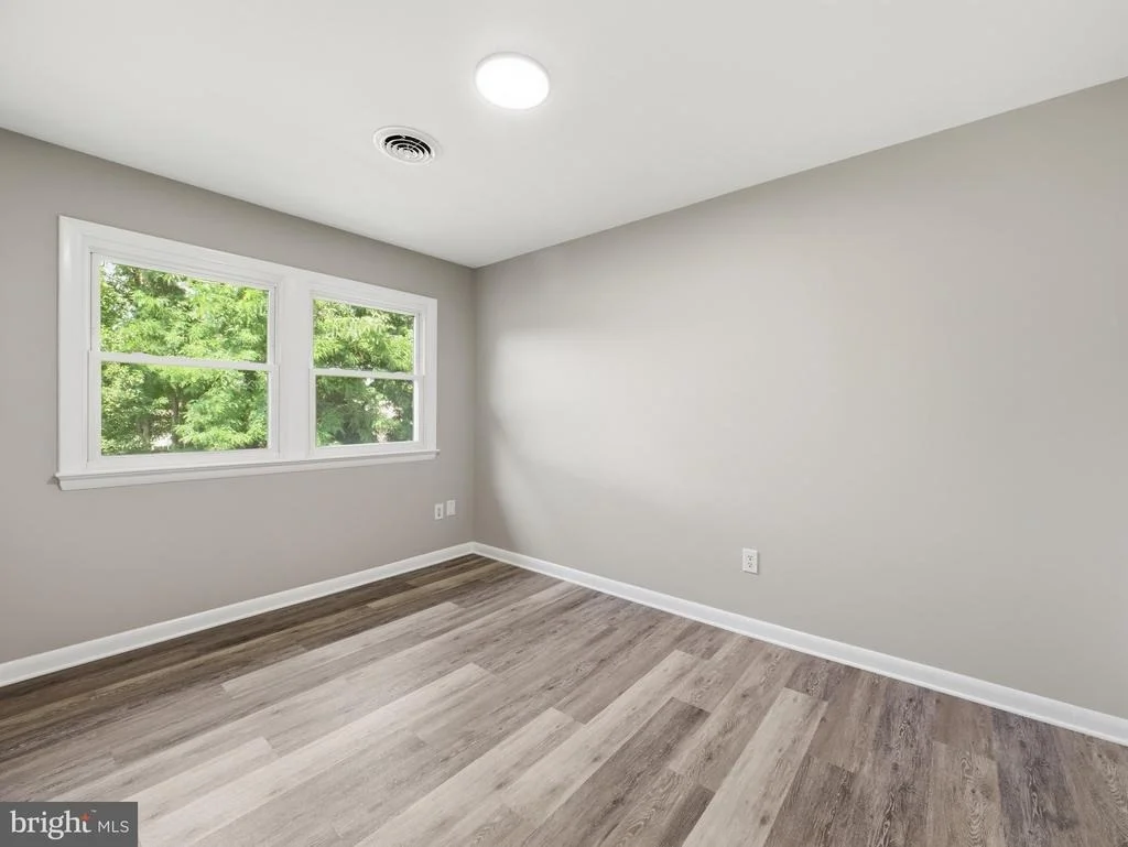 Photo of 17608 FOREST GLEN CIRCLE