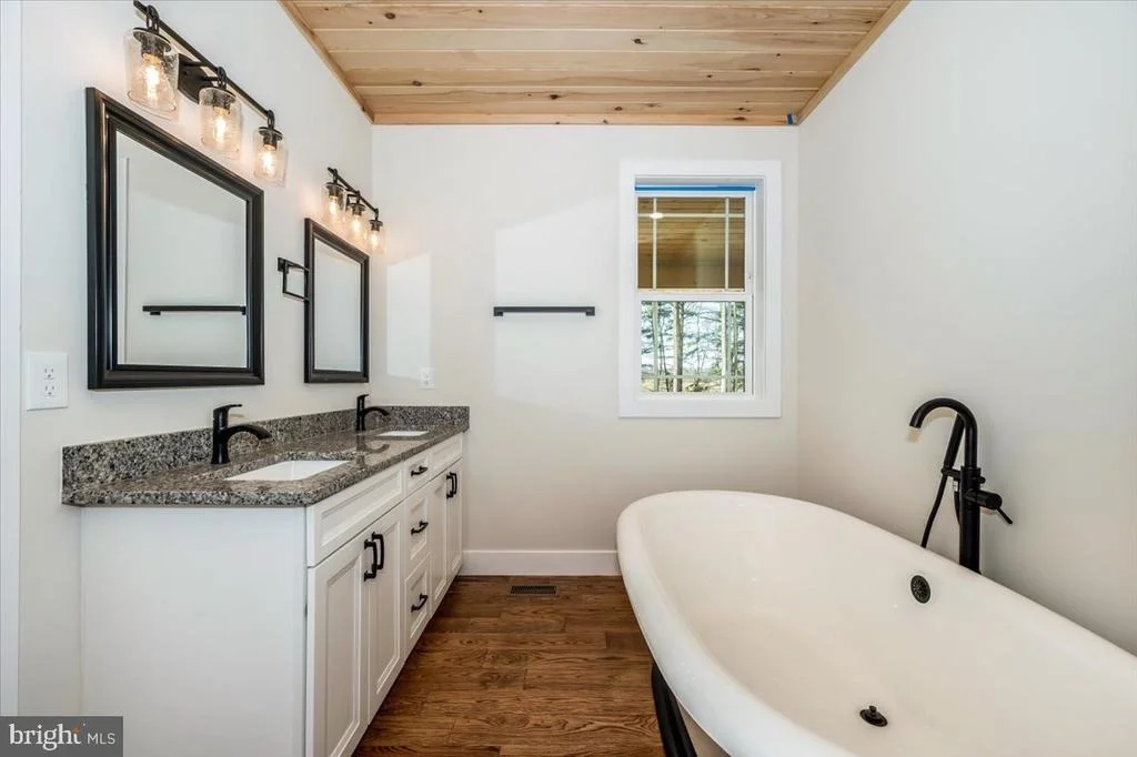 Photo of 460 SHADE TREE LANE