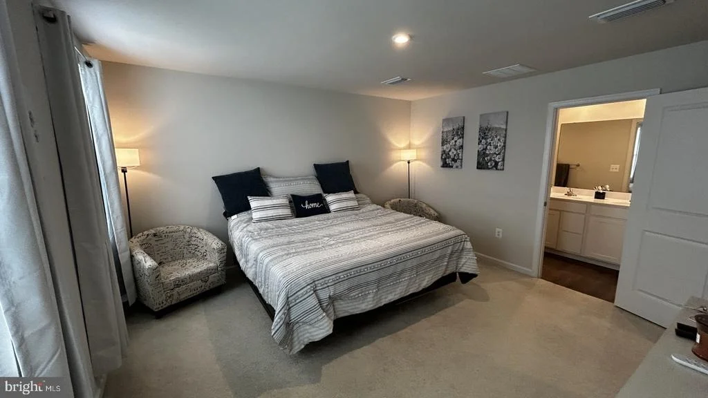 Photo of 840 WINGTIP WAY