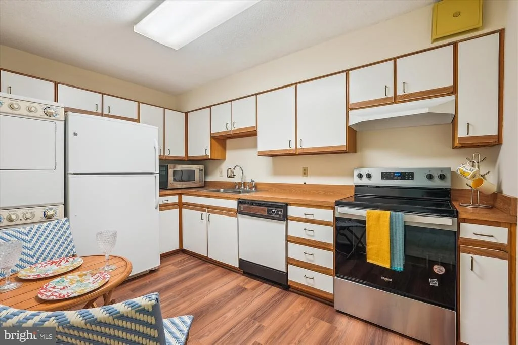 Photo of Unit 2220 at 15107 INTERLACHEN DRIVE