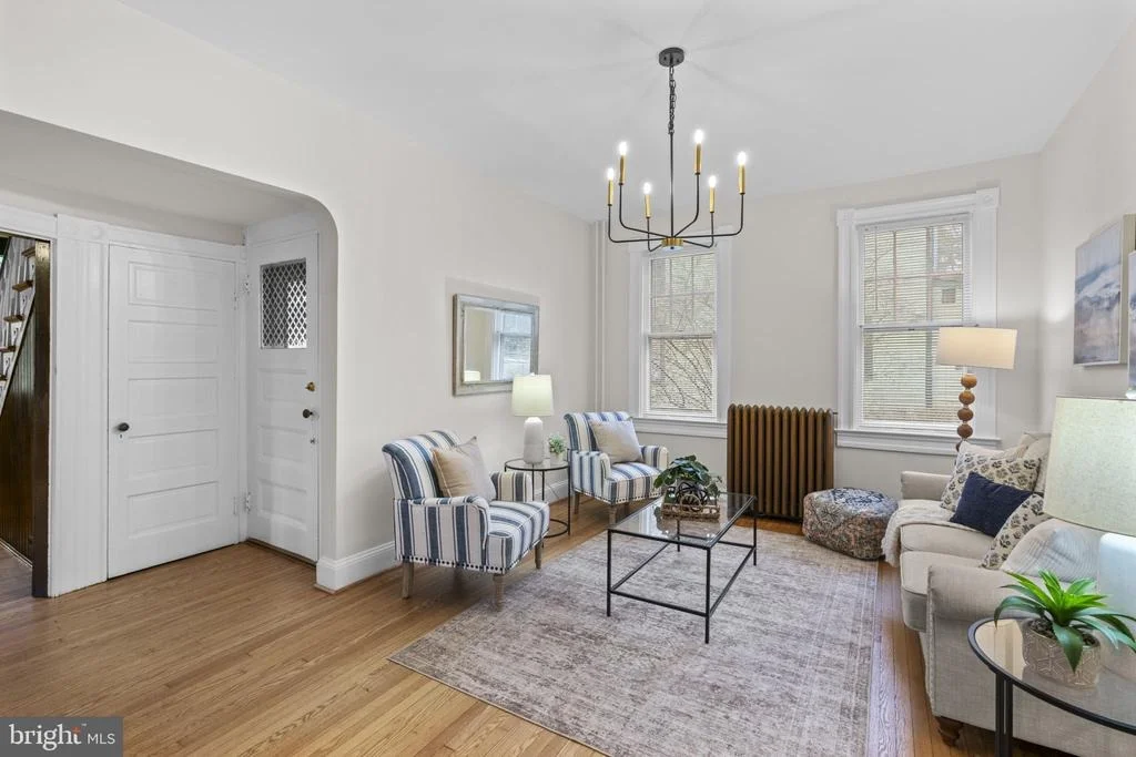 Photo of 702 DEEPDENE ROAD