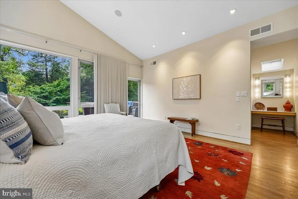 Photo of 1212 WOODSIDE PARKWAY