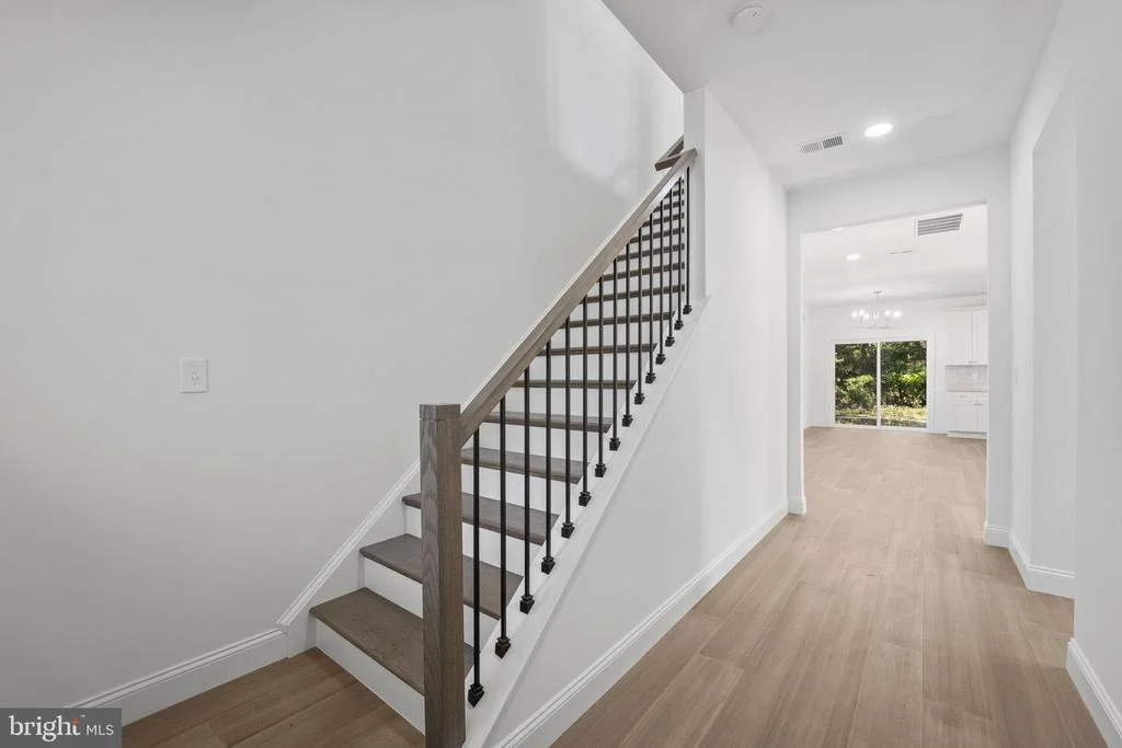 Photo of 492 ELLIS AVENUE