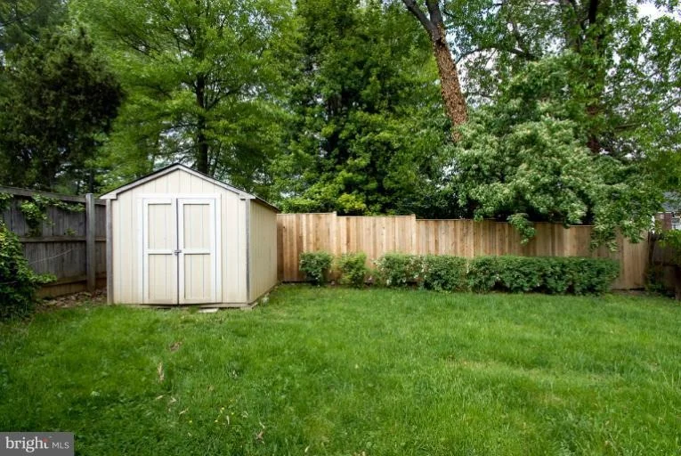 Photo of 11633 VEIRS MILL ROAD