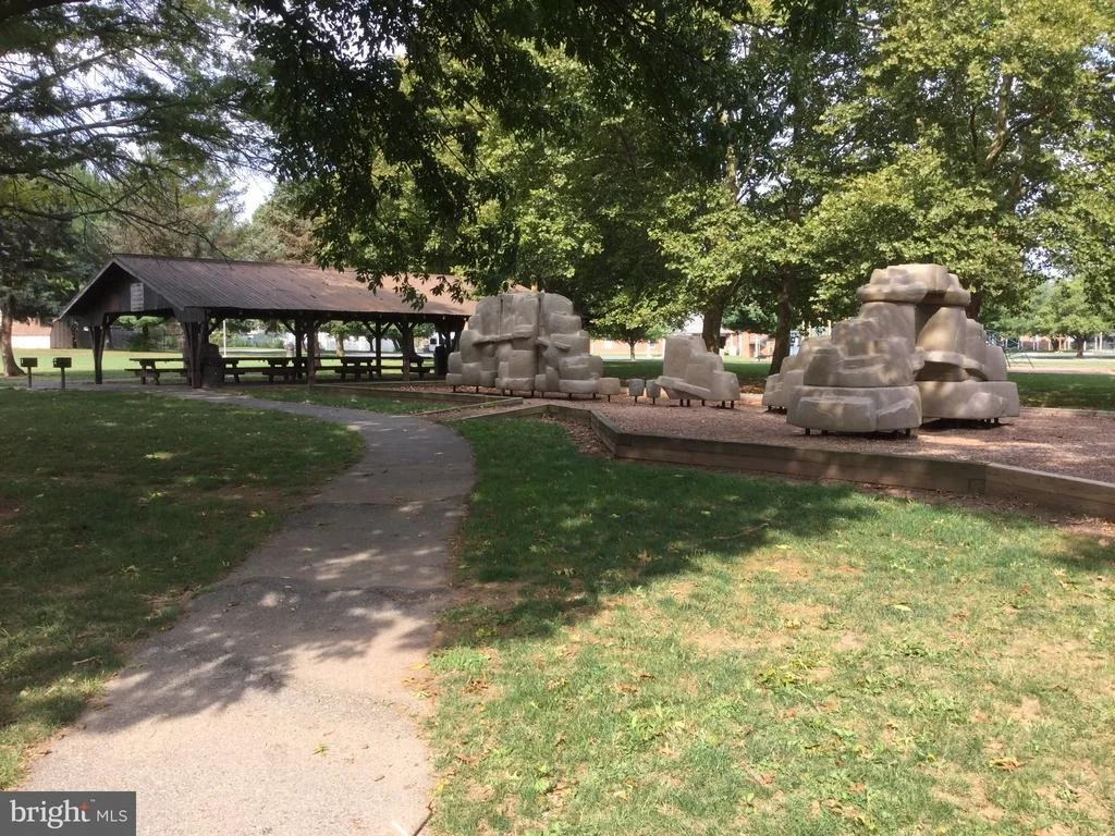 Photo of 419 WHITE OAK PLACE