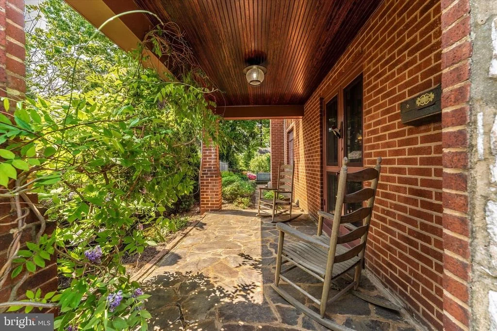 Photo of 402 W 2ND STREET