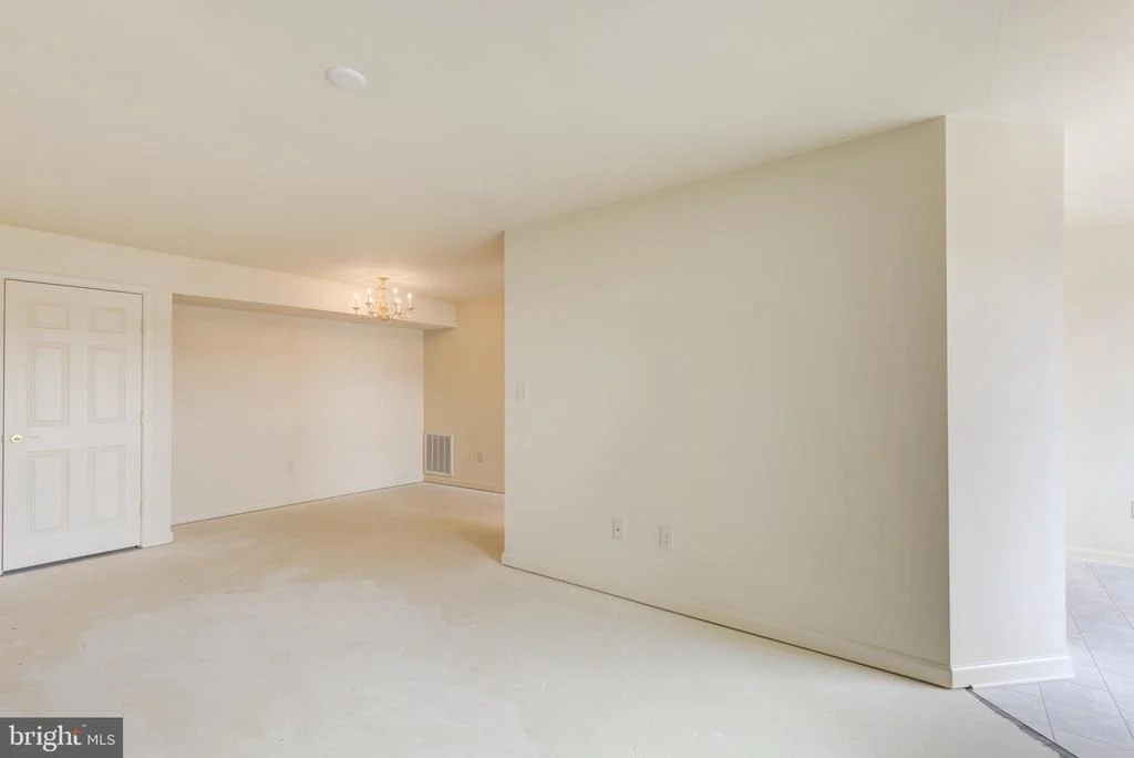 Photo of Unit 2D at 820 WEMBLEY DRIVE