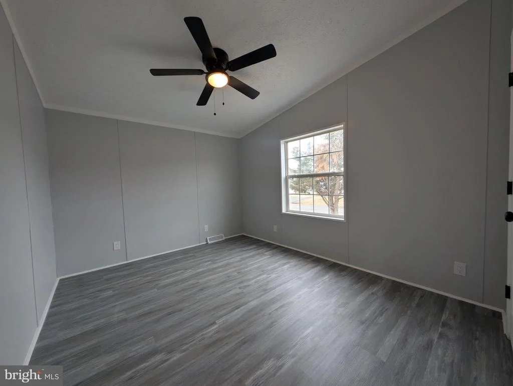 Photo of 227 POCLAIN RD