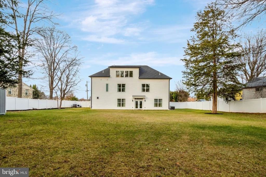 Photo of 8709 YORKSHIRE LANE