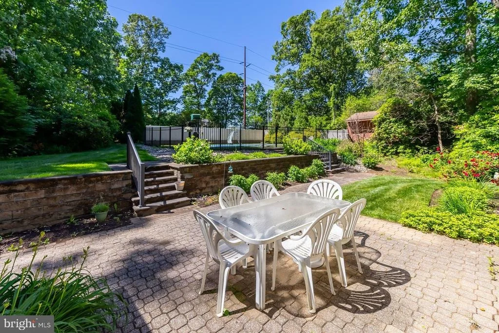 Photo of 73 COLONIAL TERR