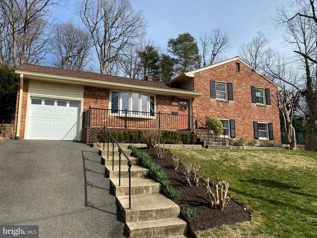 Photo of 919 JUNIPER PLACE