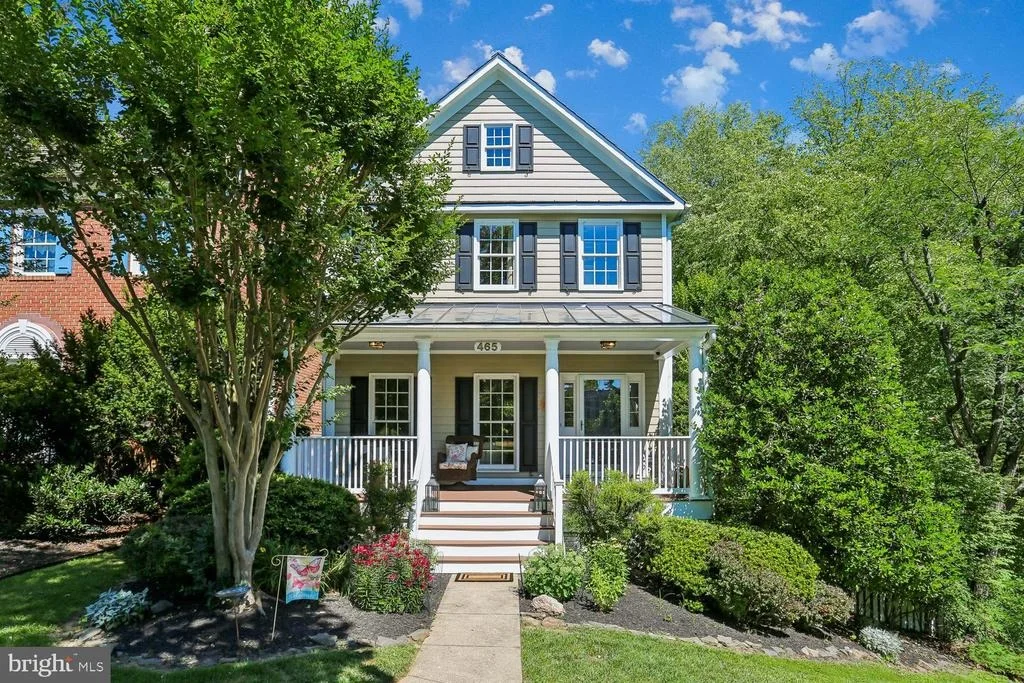 Photo of 465 TSCHIFFELY SQUARE ROAD