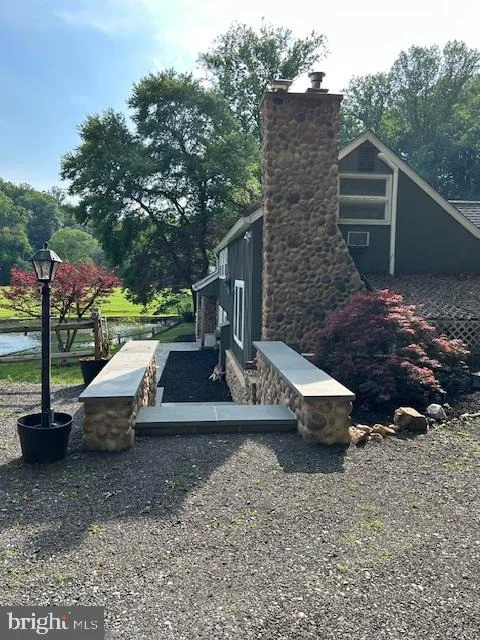 Photo of 2310 PUTNAM ROAD