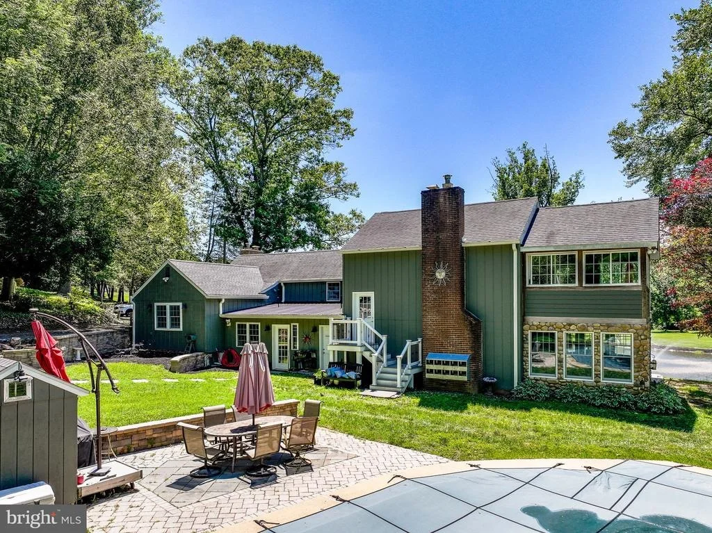Photo of 2310 PUTNAM ROAD