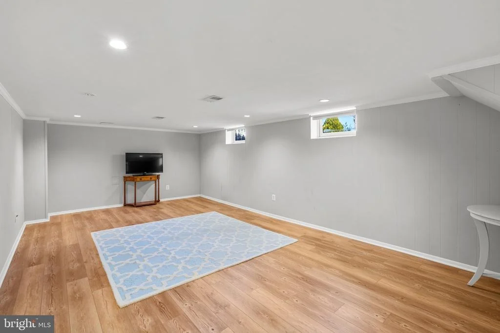 Photo of 423 NEEPIER ROAD